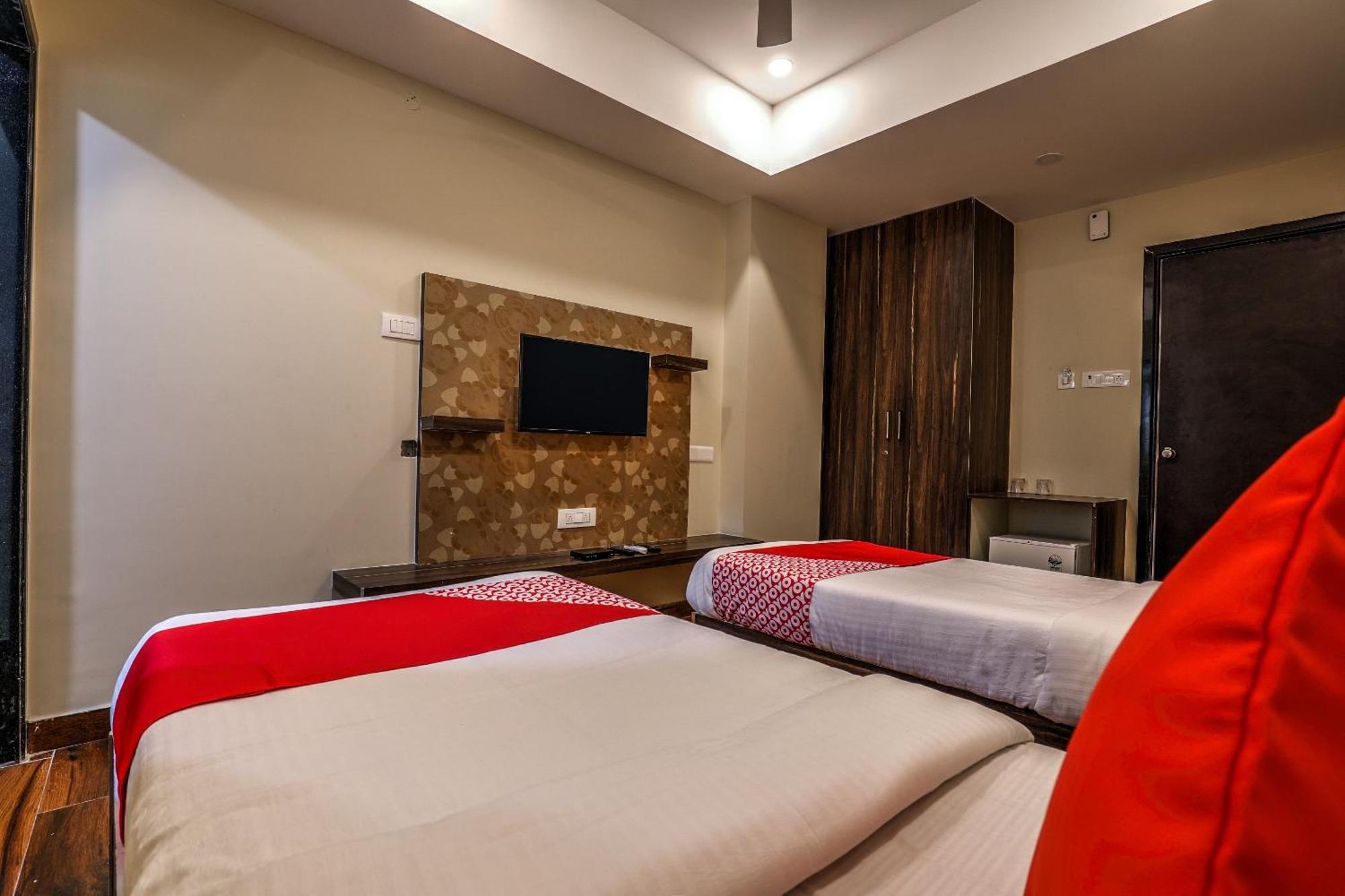 Capital O Sky Grand Hotel Hyderabad Luaran gambar