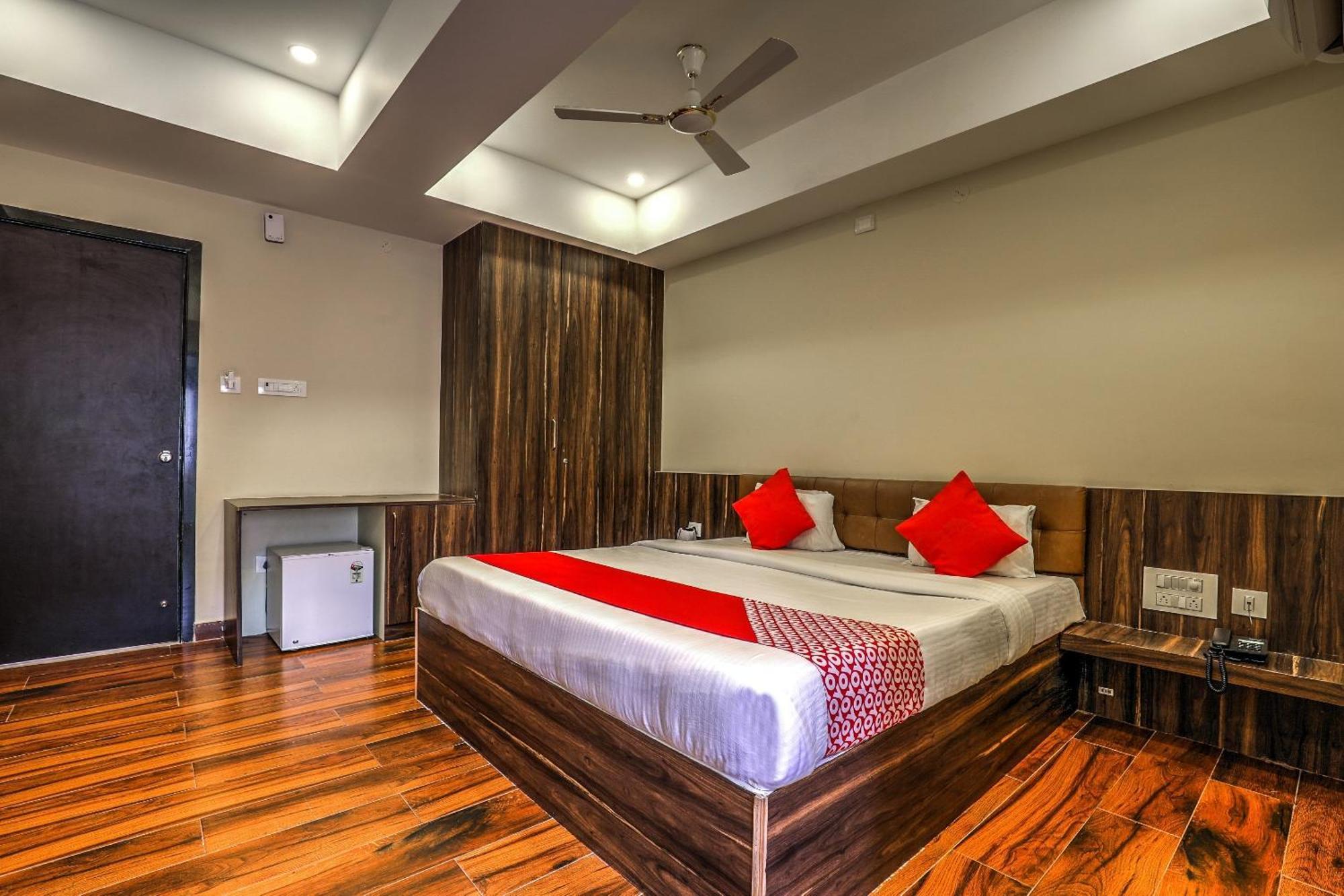 Capital O Sky Grand Hotel Hyderabad Luaran gambar