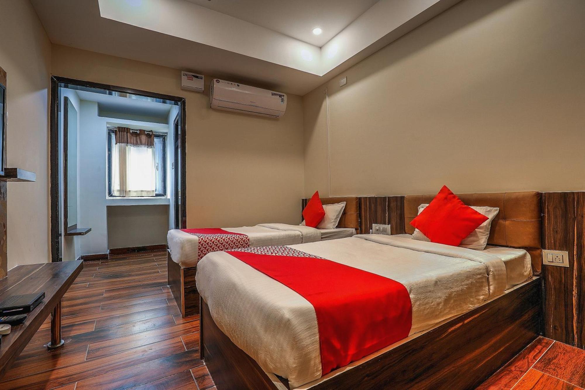 Capital O Sky Grand Hotel Hyderabad Luaran gambar