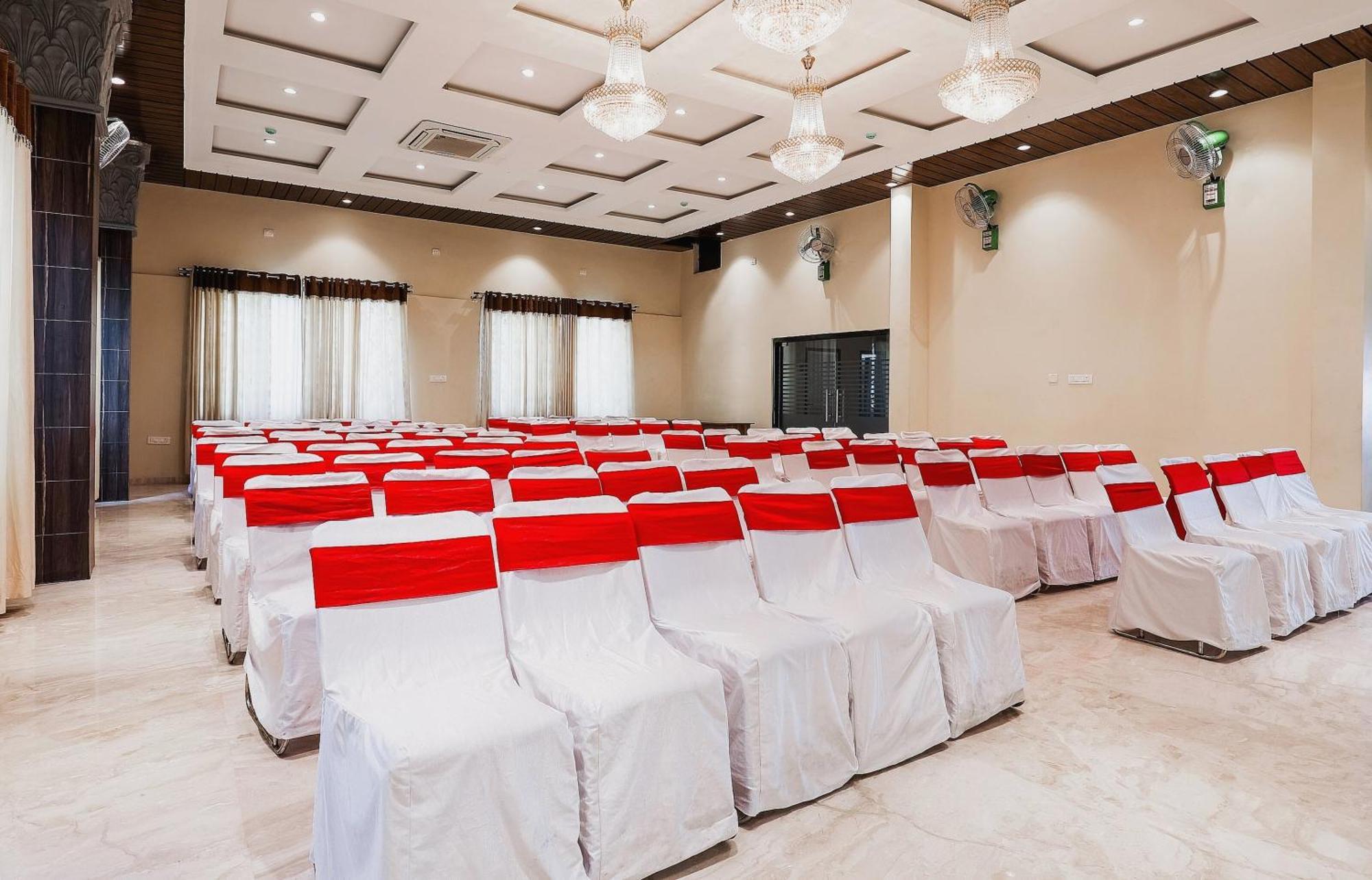 Capital O Sky Grand Hotel Hyderabad Luaran gambar