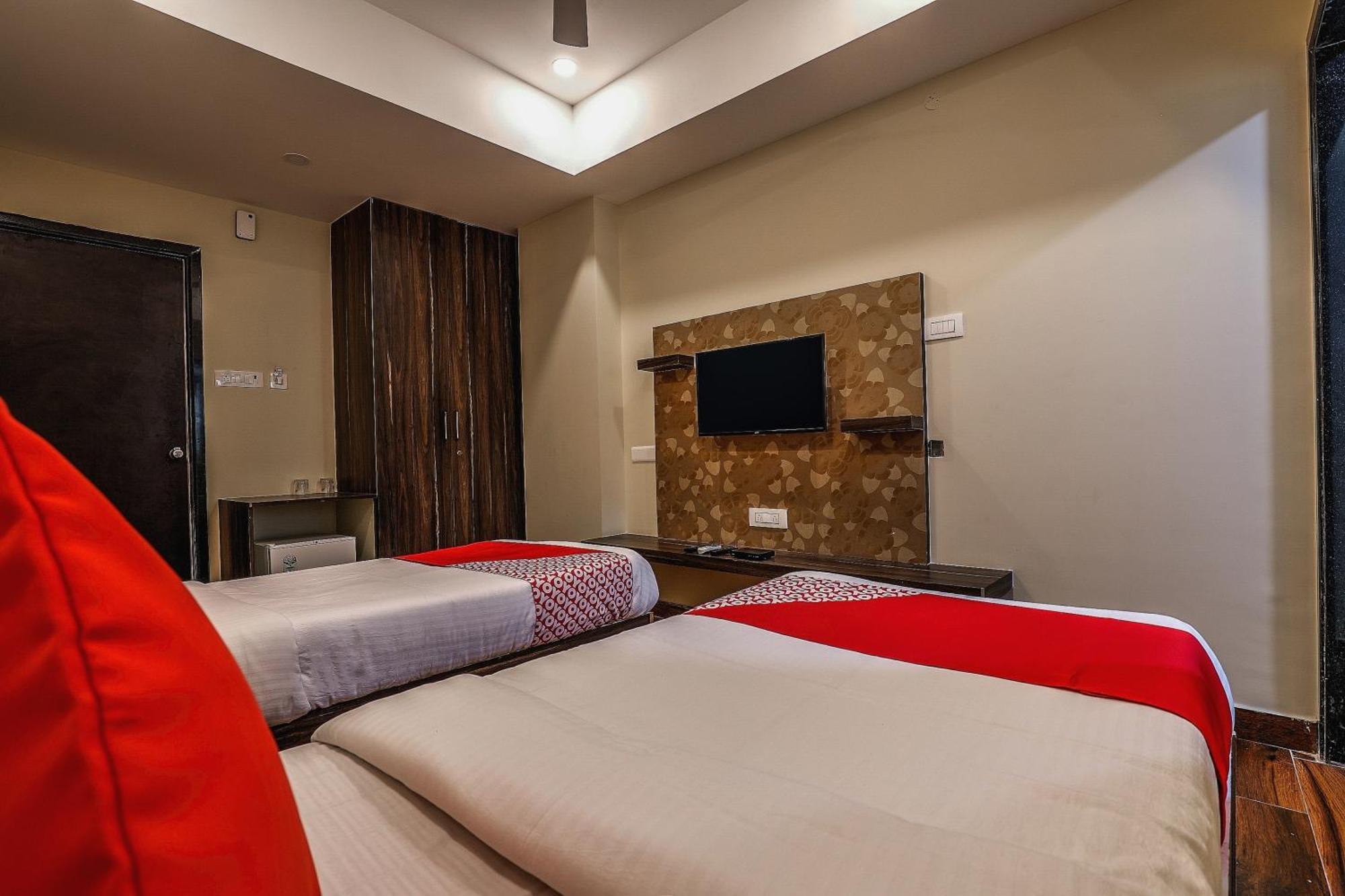 Capital O Sky Grand Hotel Hyderabad Luaran gambar