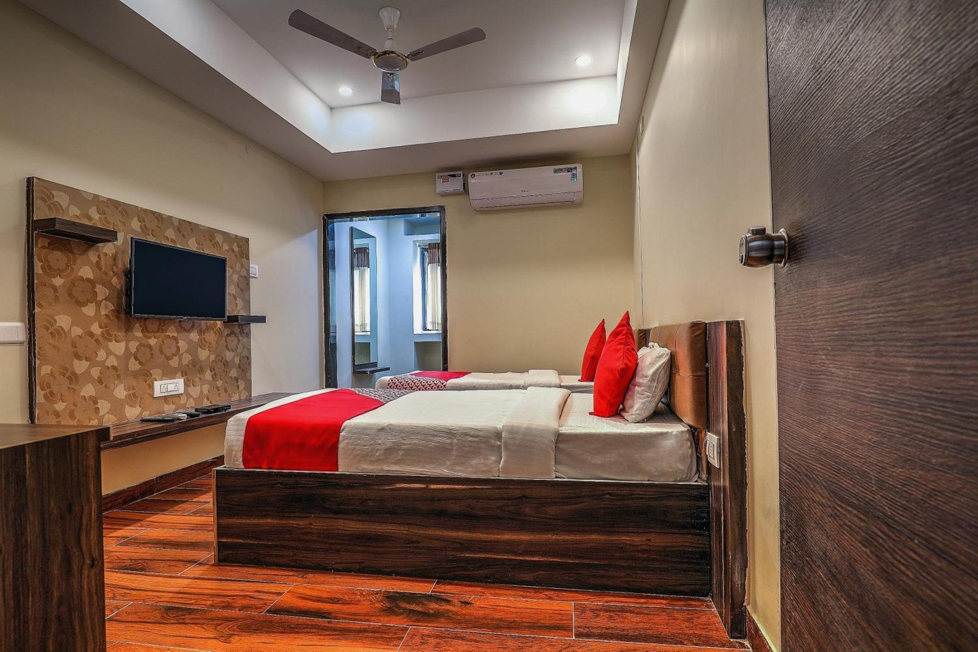 Capital O Sky Grand Hotel Hyderabad Luaran gambar