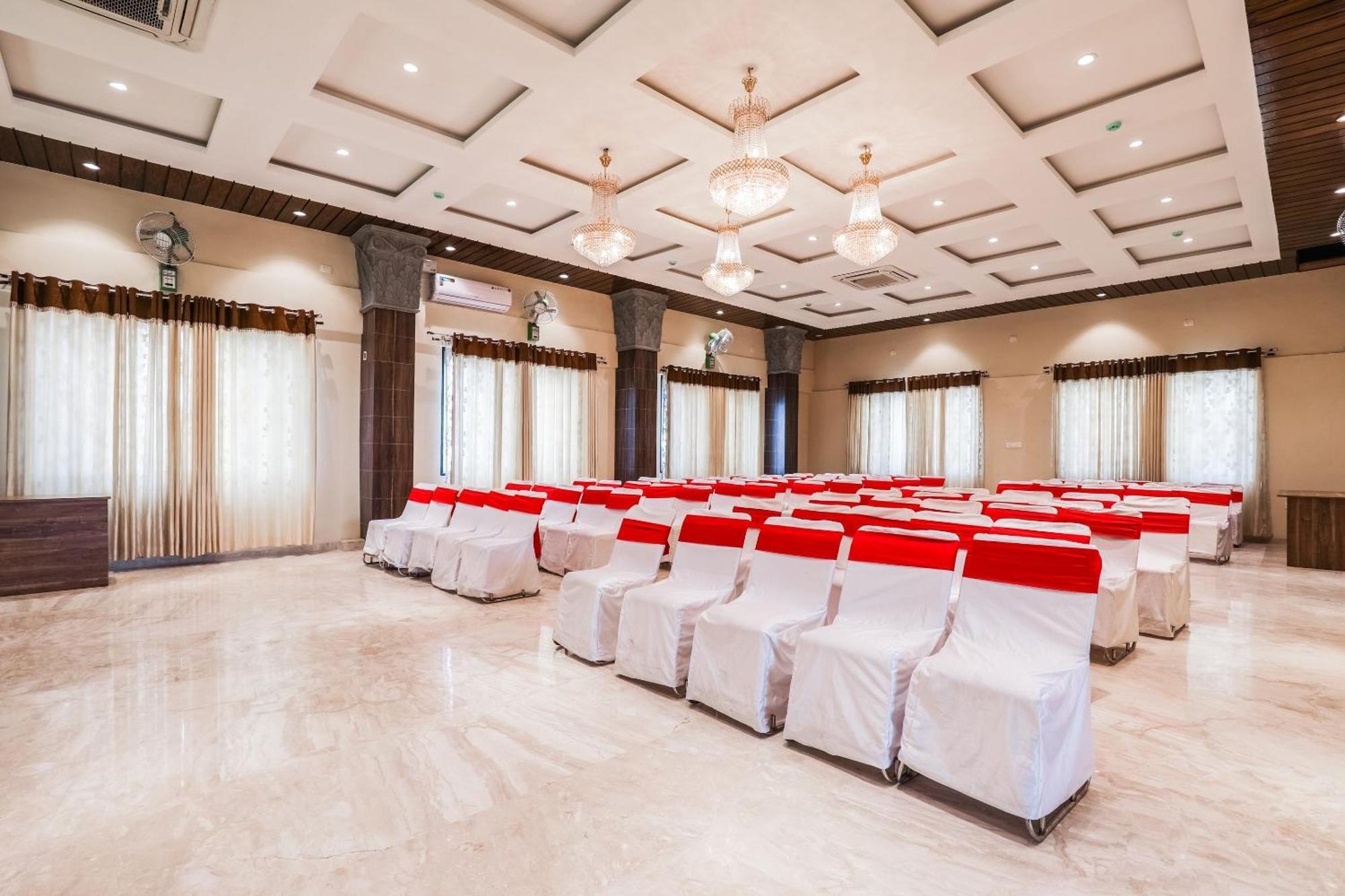 Capital O Sky Grand Hotel Hyderabad Luaran gambar