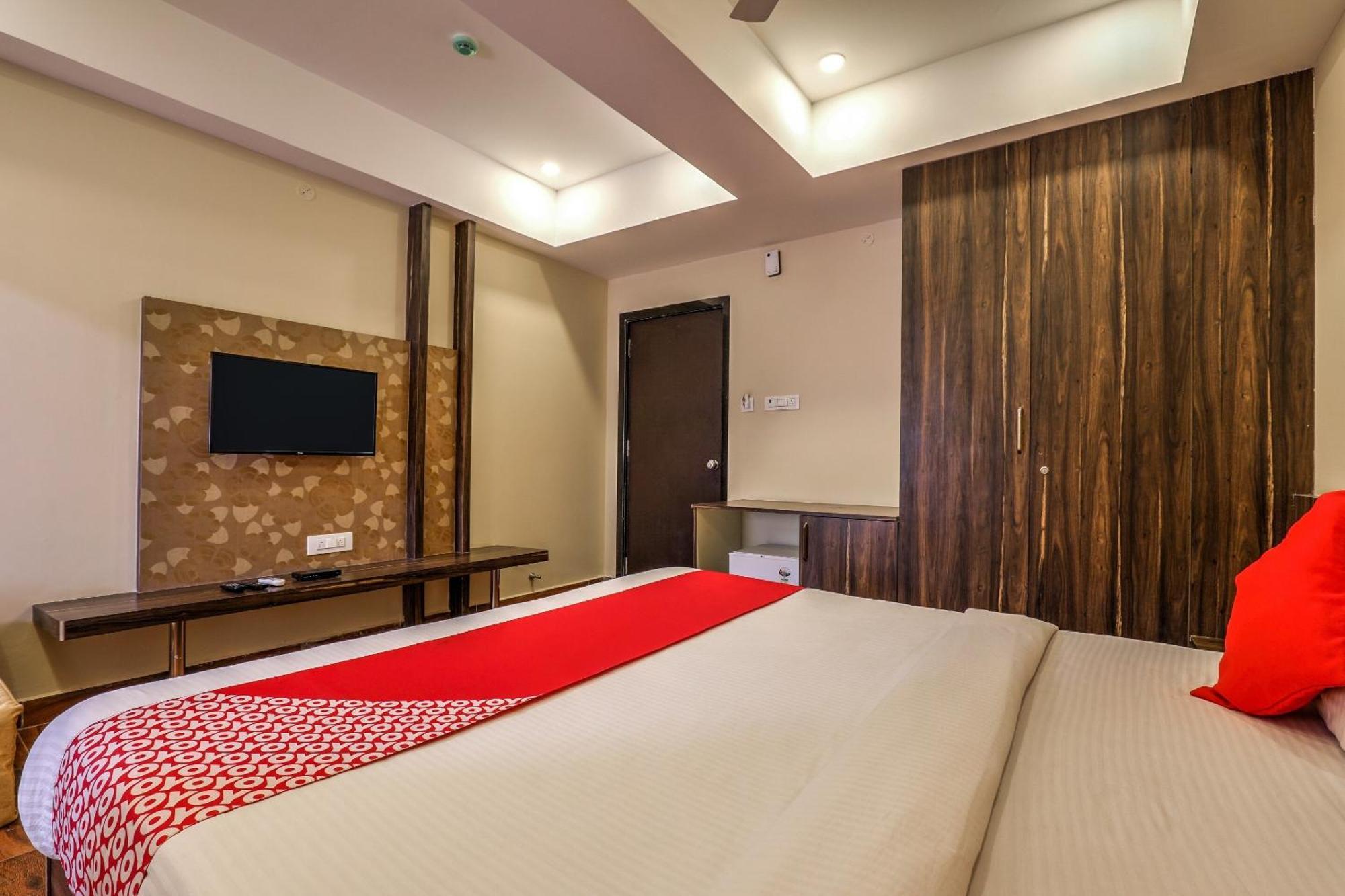 Capital O Sky Grand Hotel Hyderabad Luaran gambar