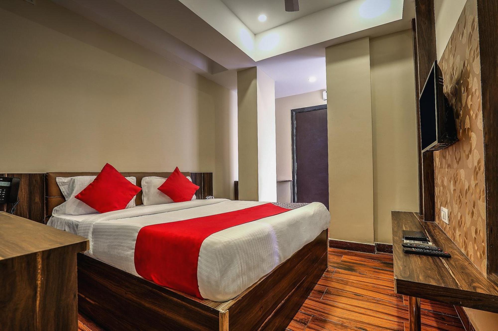 Capital O Sky Grand Hotel Hyderabad Luaran gambar