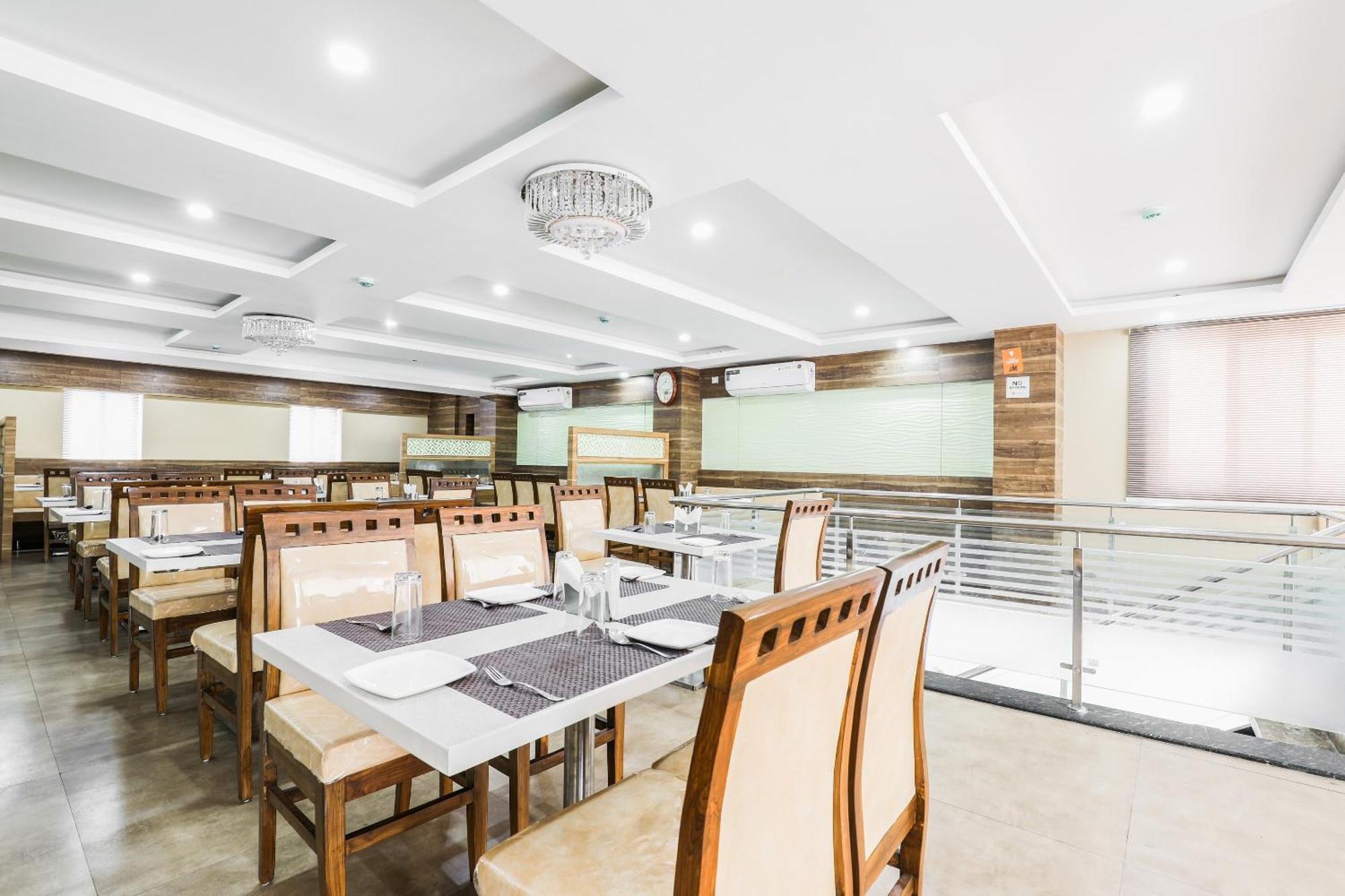 Capital O Sky Grand Hotel Hyderabad Luaran gambar